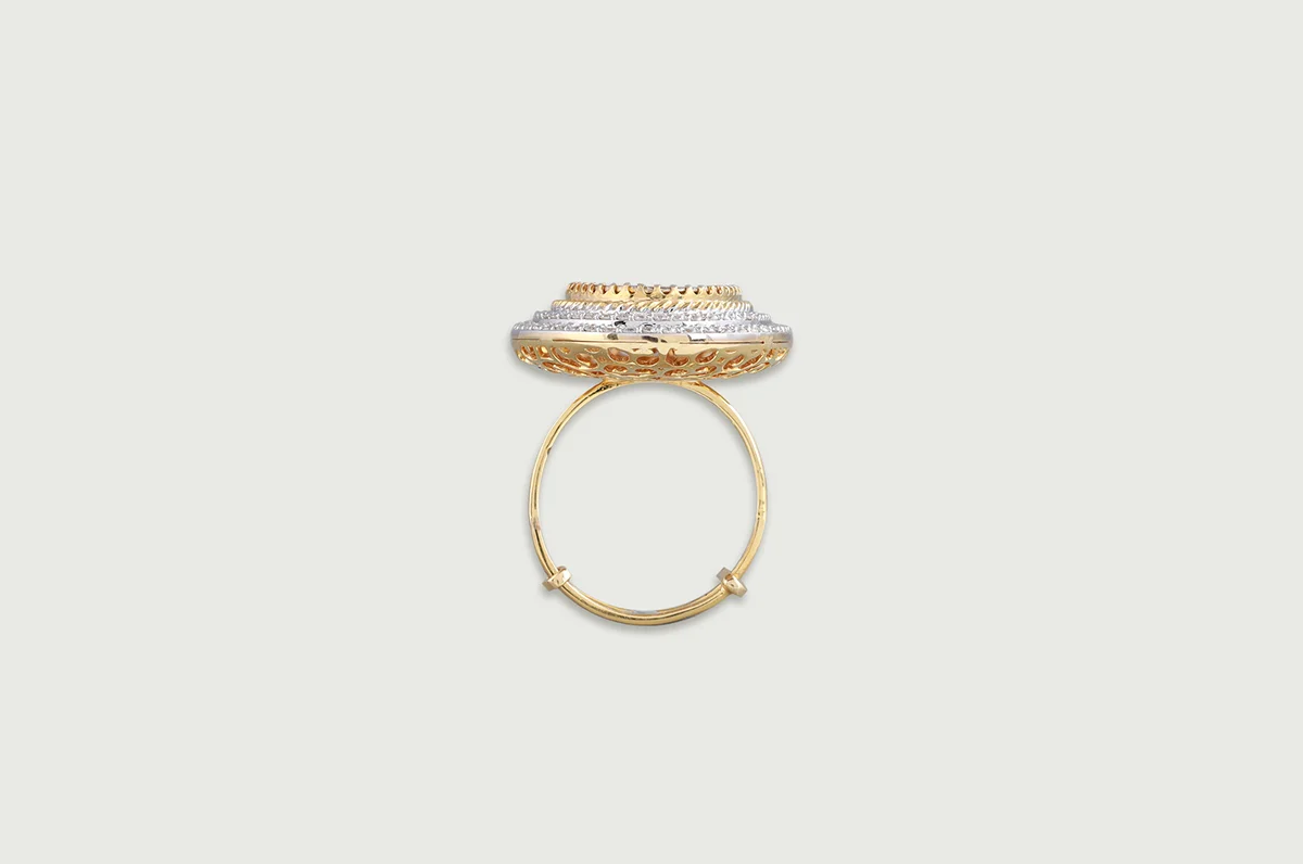 Amora Oval Polki Medallion Ring