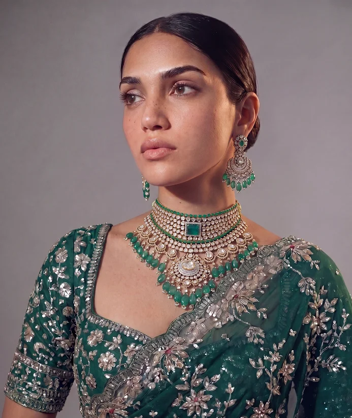 Emerald bridal necklace look