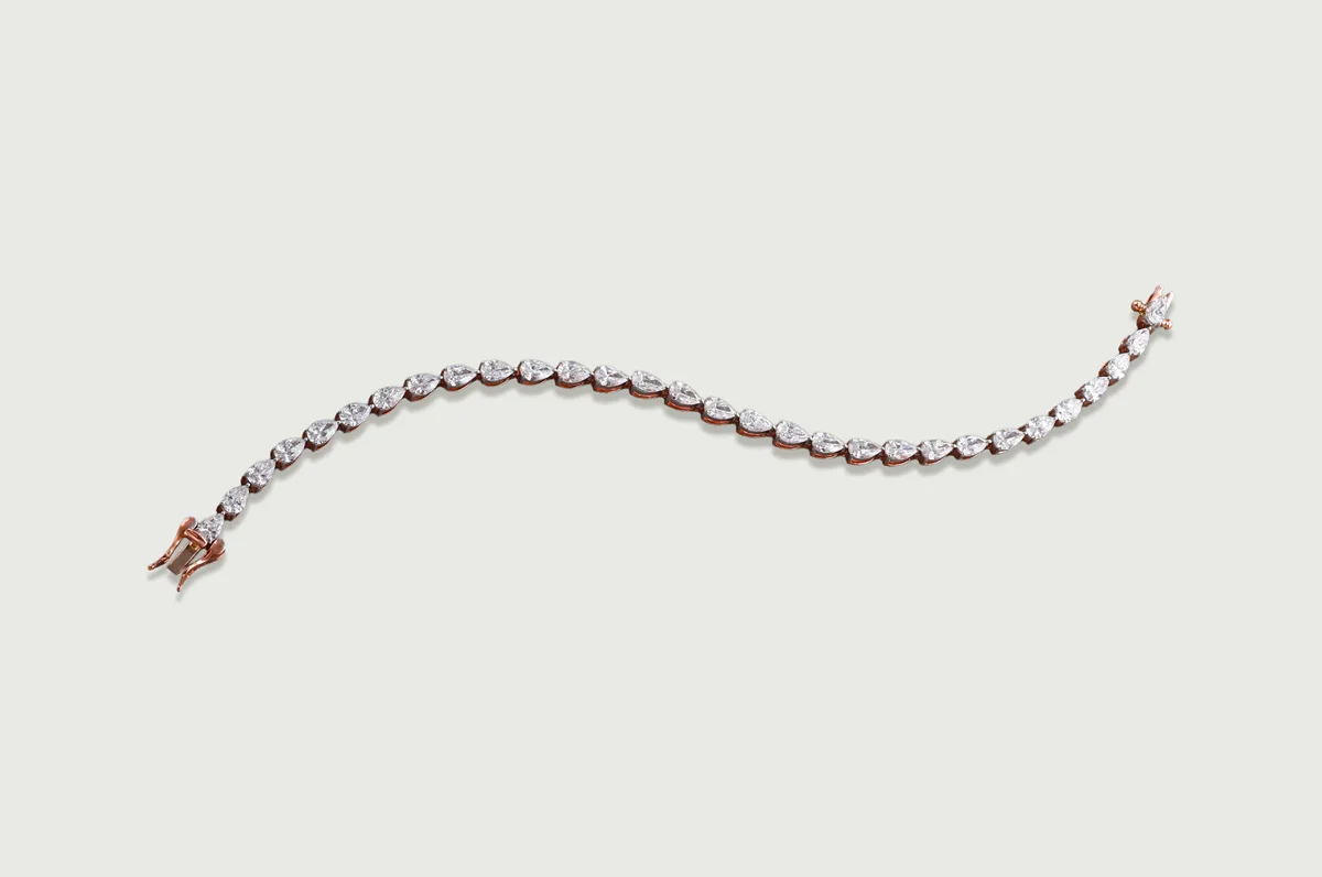 Serā Pear Line Diamond Bracelet 1